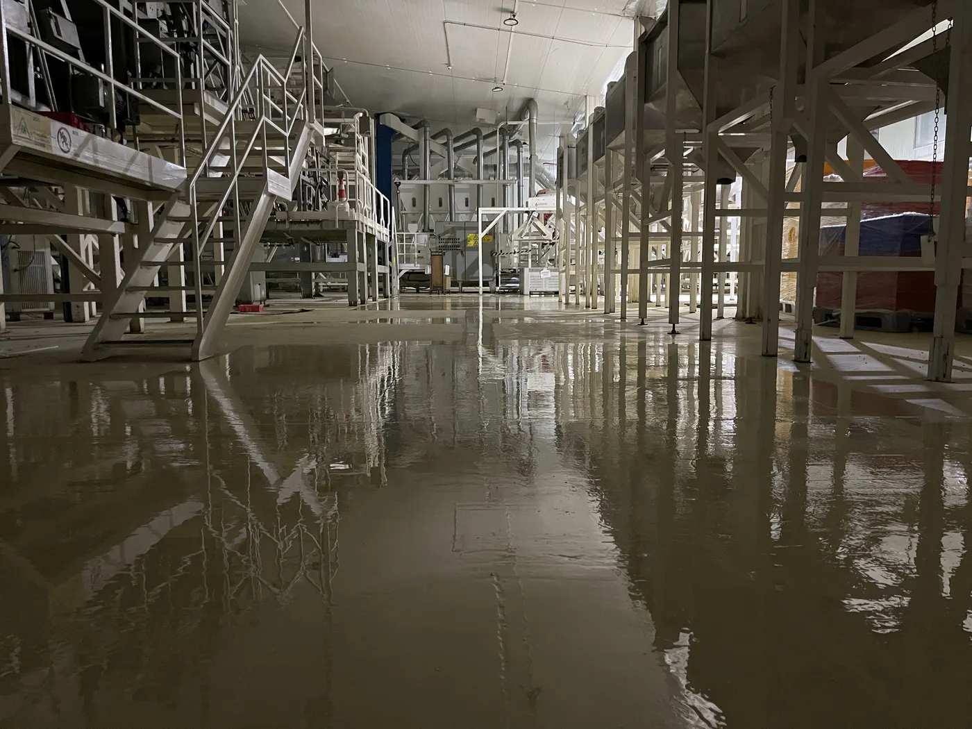 Piso Epóxico en Planta de Alimentos — fotografía 5 de 12
